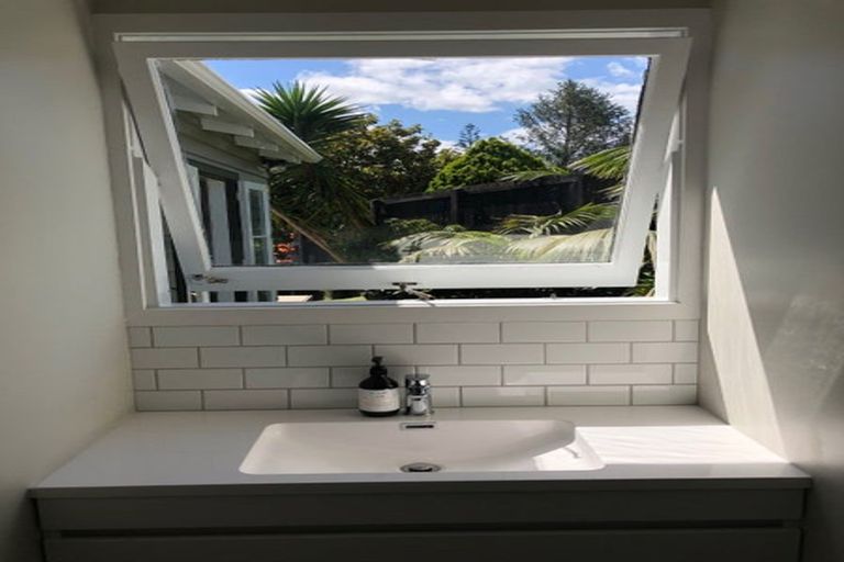 Photo of property in 27 Rugby Road, Birkenhead, Auckland, 0626