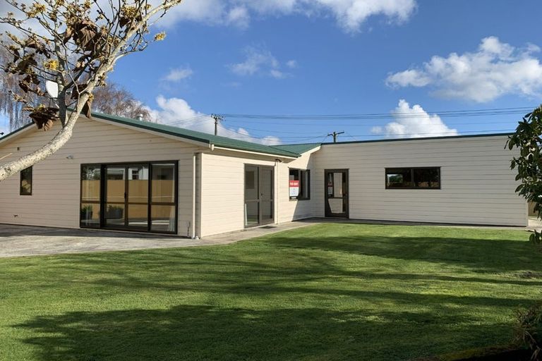 Photo of property in 8 Daniell Street, Bulls, 4818