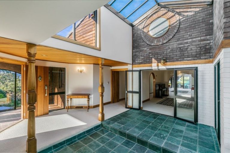 Photo of property in 27 Chelverton Terrace, Red Beach, 0932