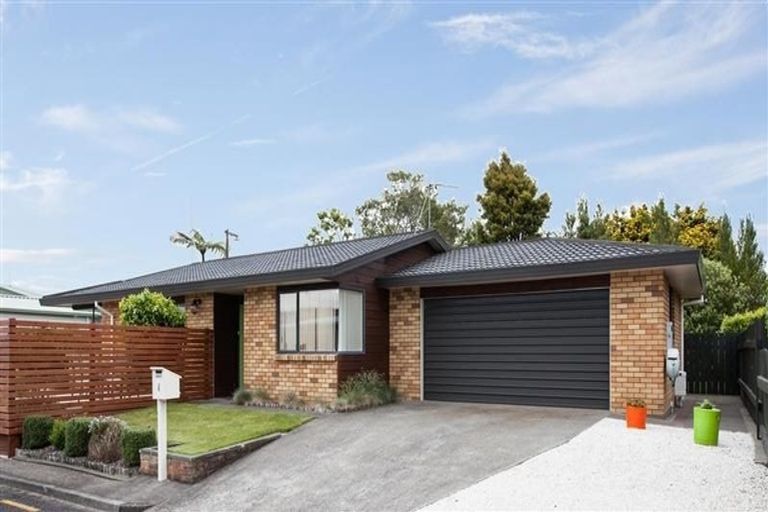 Photo of property in 4 Frank Wilson Terrace, Welbourn, New Plymouth, 4312