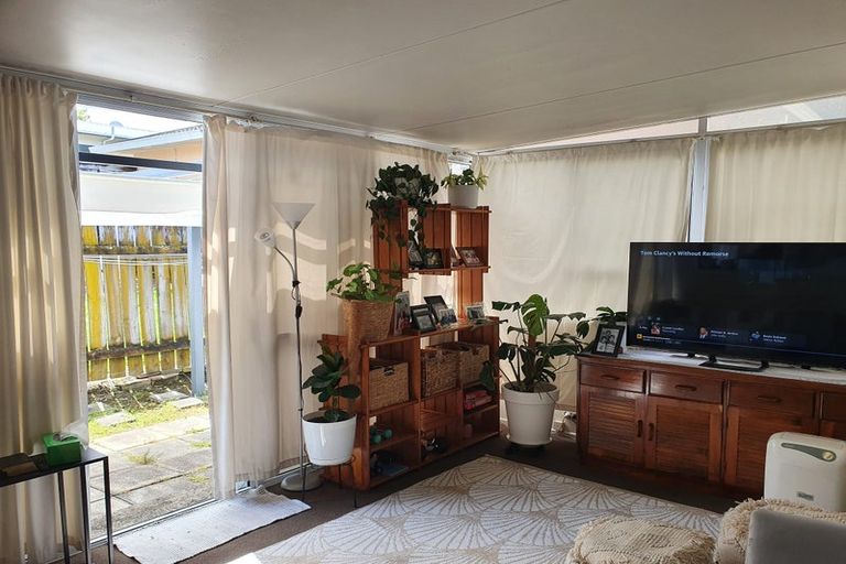 Photo of property in 26 Nikau Street, New Lynn, Auckland, 0600