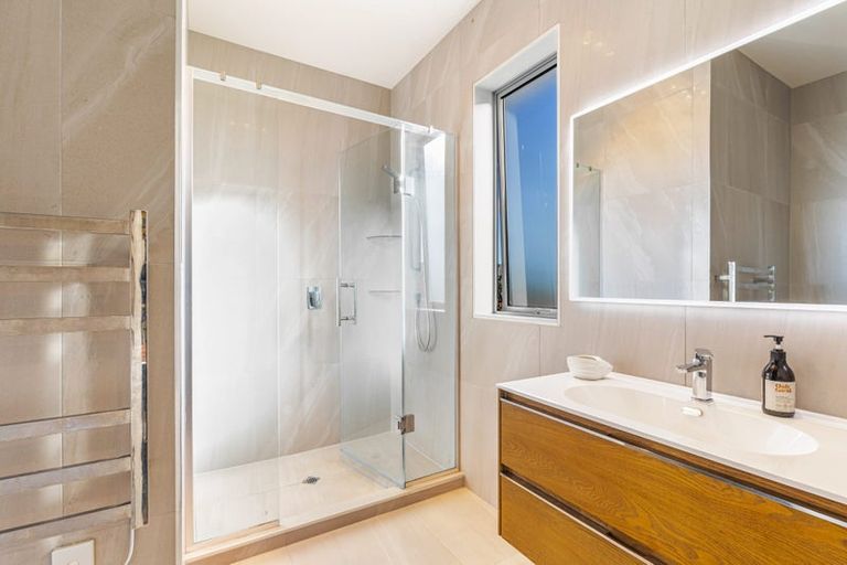 Photo of property in 14 Gilbransen Road, Kumeu, 0810