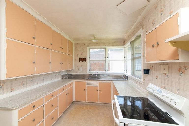 Photo of property in 2 York Place, Awapuni, Palmerston North, 4412