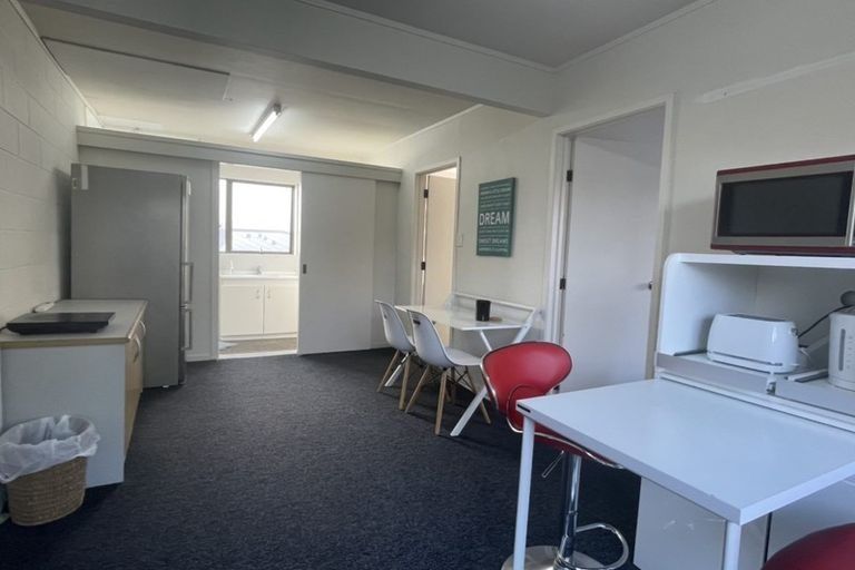 Photo of property in 4/13 Northall Road, New Lynn, Auckland, 0600