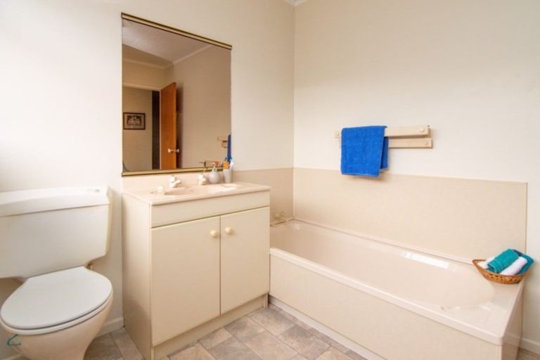 Photo of property in 15 Hanmer Place, Highbury, Palmerston North, 4412