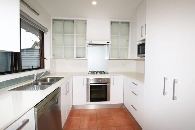 Photo of property in 2/11 Taharoto Road, Takapuna, Auckland, 0622