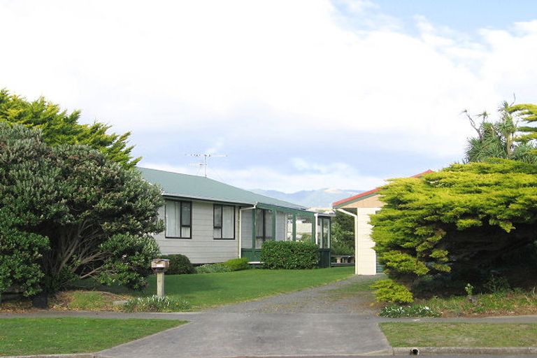 Photo of property in 10 Pio Pio Place, Waikanae Beach, Waikanae, 5036