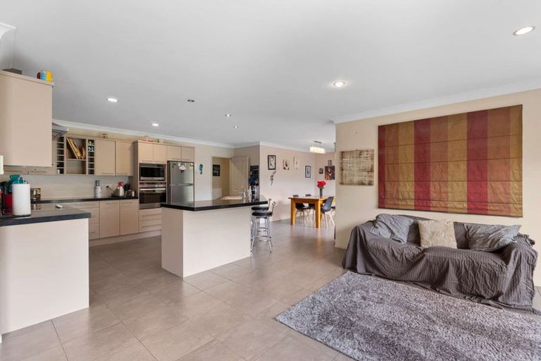 Photo of property in 5 Ernest Shackleton Place, Waiuku, 2123