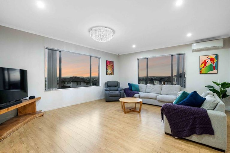 Photo of property in 19 Kereru Rise, Papakura, 2110