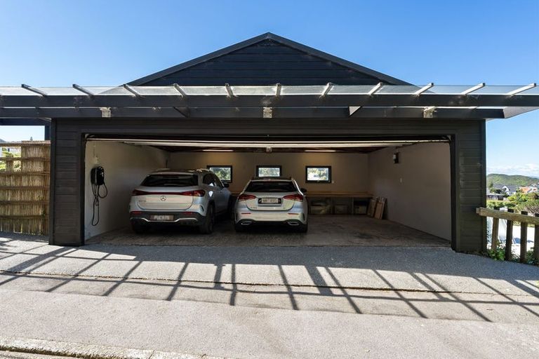 Photo of property in 85 Nicholson Road, Khandallah, Wellington, 6035