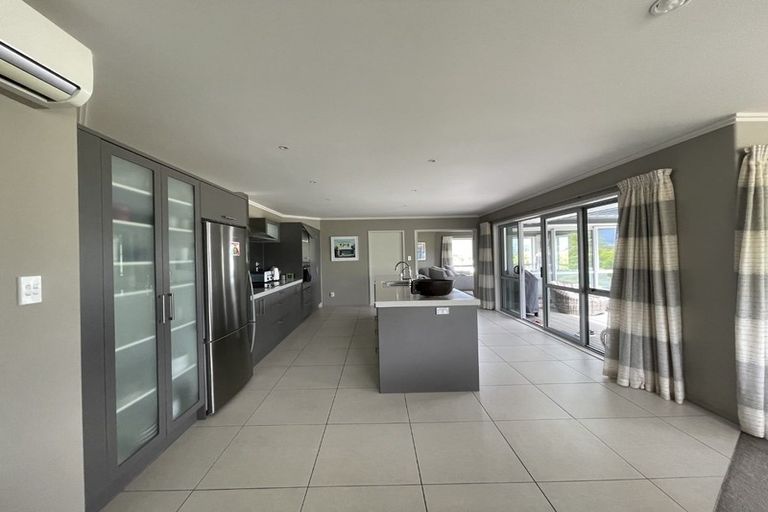 Photo of property in 16 Forest Heights, Wanaka, 9305