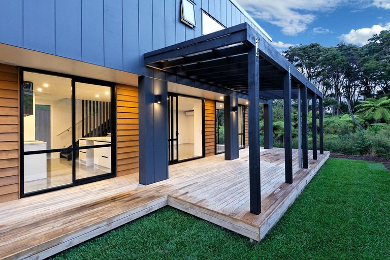 Photo of property in 36 Shah Place, Glen Eden, Auckland, 0602