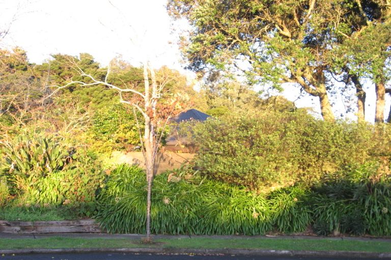 Photo of property in 16 Patricia Place, Hillpark, Auckland, 2102
