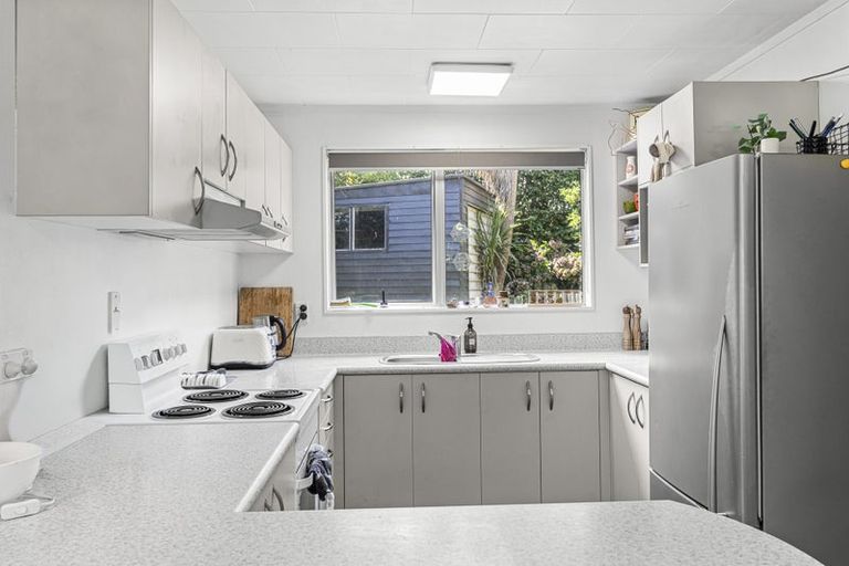 Photo of property in 1138 South Road, Oakura, 4314