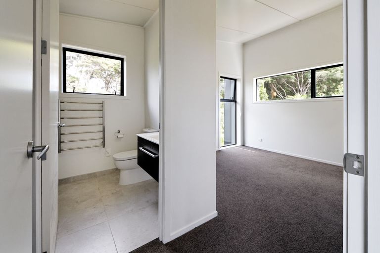 Photo of property in 36 Shah Place, Glen Eden, Auckland, 0602