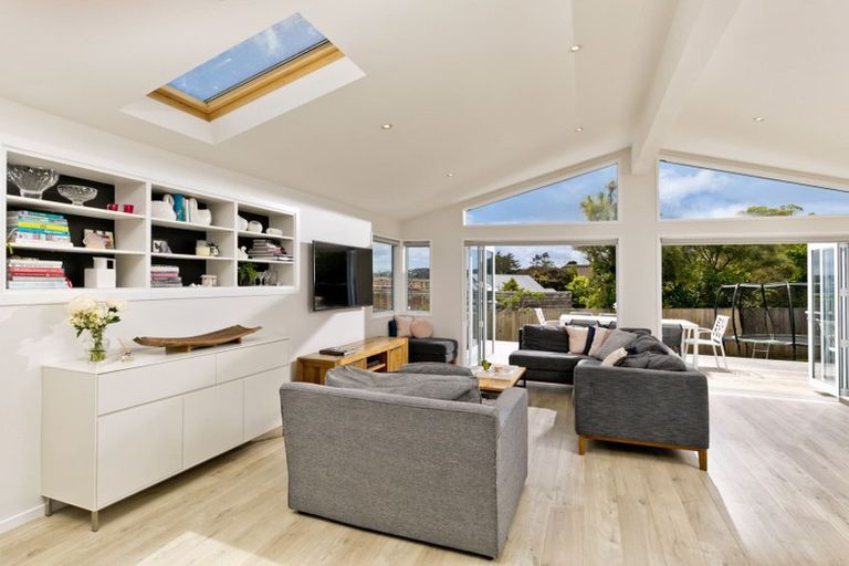 Photo of property in 8 Isobel Road, Greenhithe, Auckland, 0632