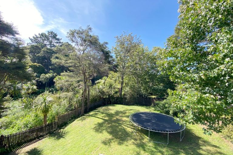 Photo of property in 37 Onedin Place, Titirangi, Auckland, 0604