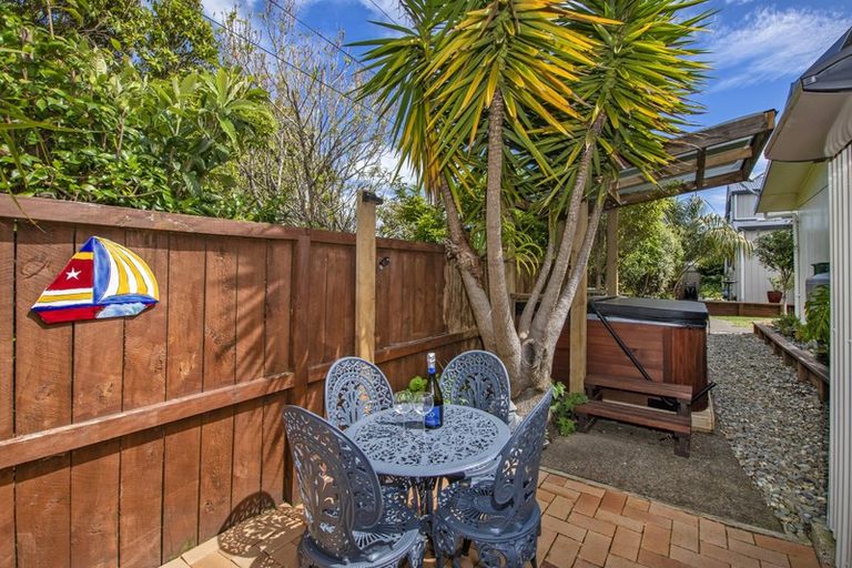 Photo of property in 150a One Tree Point Road, One Tree Point, 0118