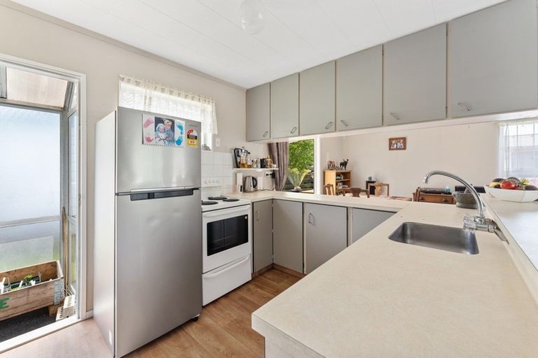Photo of property in 6 Waterloo Place, Westown, New Plymouth, 4310
