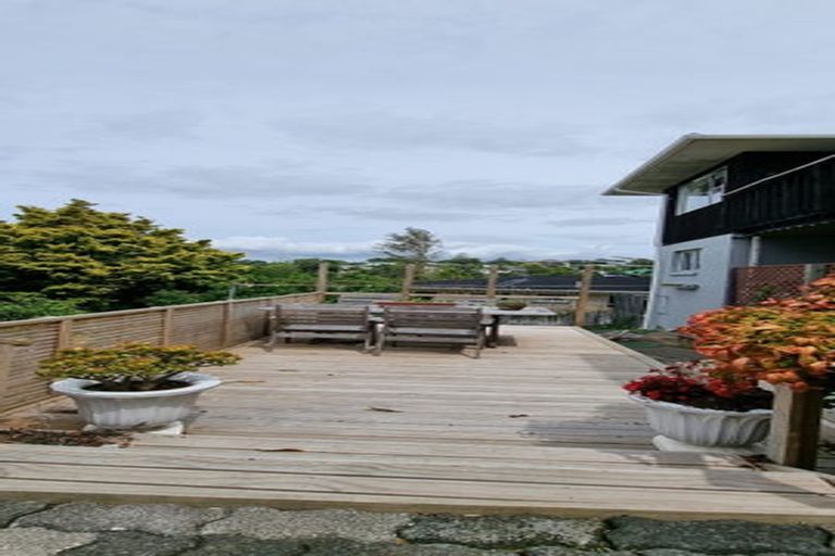 Photo of property in 38 Deverell Place, Northcross, Auckland, 0632