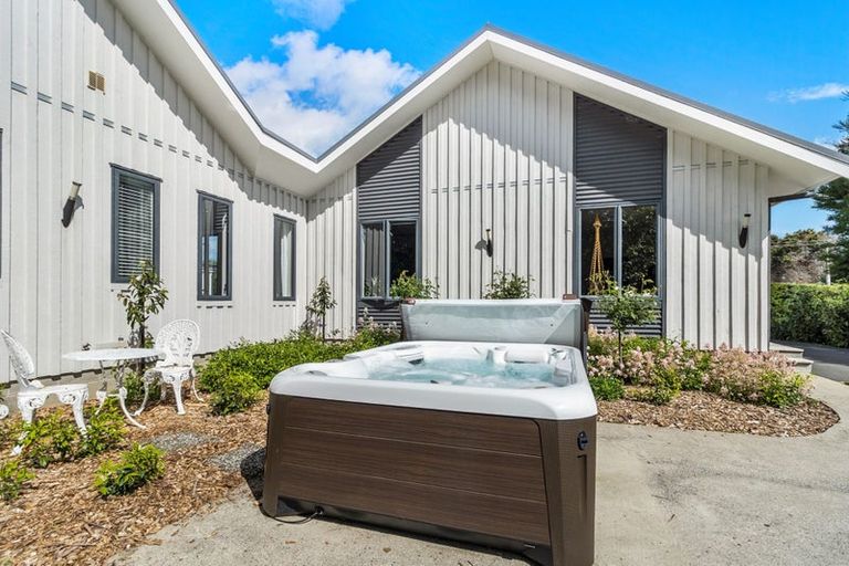 Photo of property in 24 Ellett Road West, Karaka, Papakura, 2580