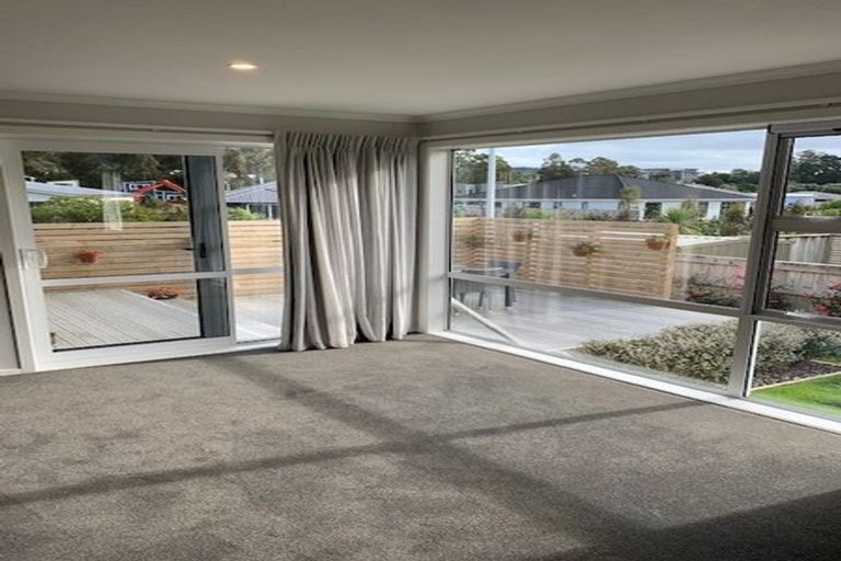 Photo of property in 18a Resolution Drive, Whitby, Porirua, 5024