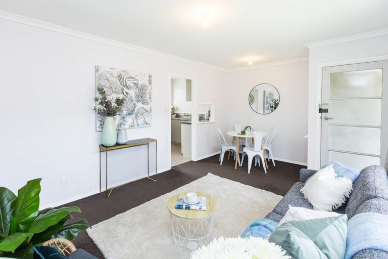 Photo of property in 2/29 Hillside Drive, Maoribank, Upper Hutt, 5018