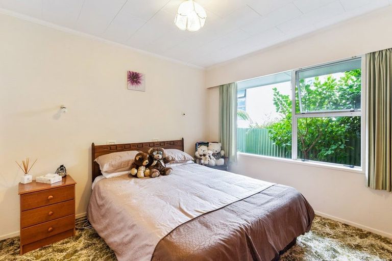 Photo of property in 5 Wakefield Grove, Waikanae, 5036