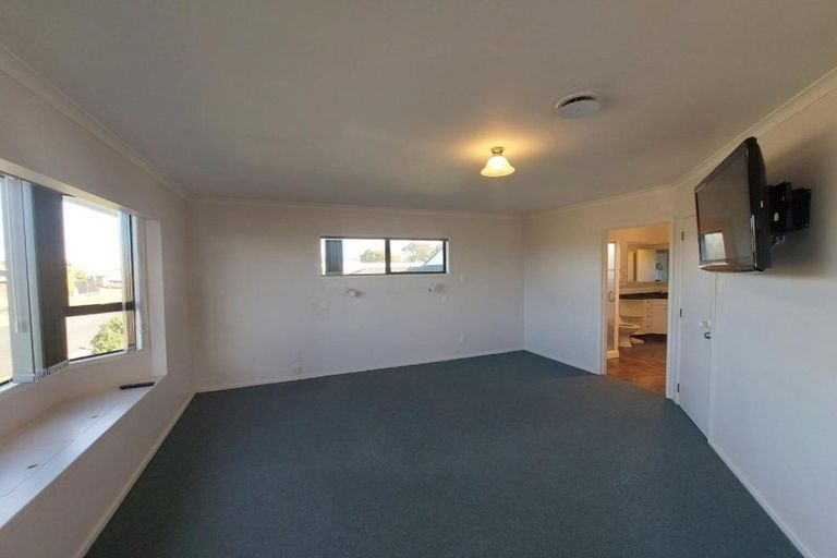 Photo of property in 167 Heta Road, Highlands Park, New Plymouth, 4312