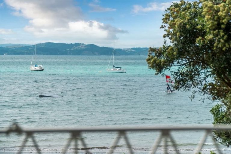 Photo of property in 66 Tindalls Bay Road, Tindalls Beach, Whangaparaoa, 0930