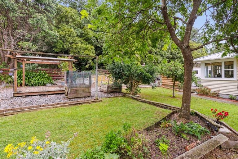 Photo of property in 12 Brazier Grove, Paraparaumu, 5032