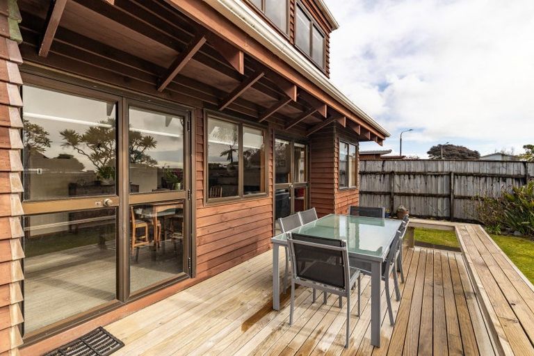 Photo of property in 23 Wesley Avenue, Frankleigh Park, New Plymouth, 4310