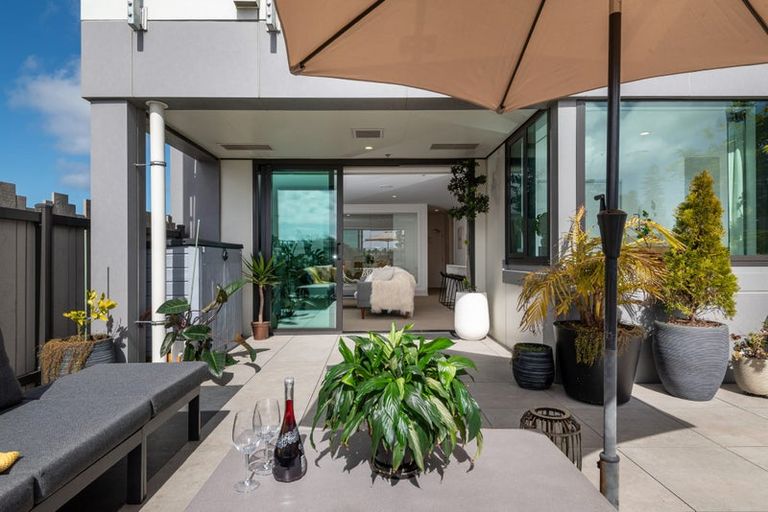 Photo of property in 205/8 Waikumete Road, Glen Eden, Auckland, 0602