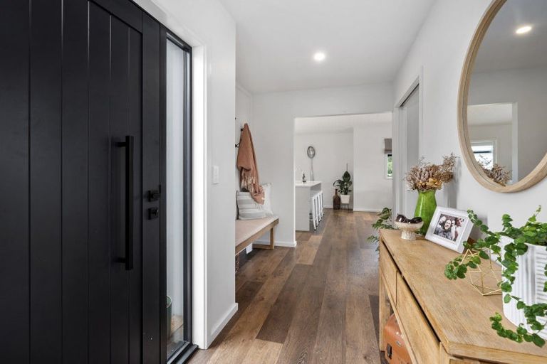 Photo of property in 2 Seven Oaks Drive, Kinloch, Taupo, 3377