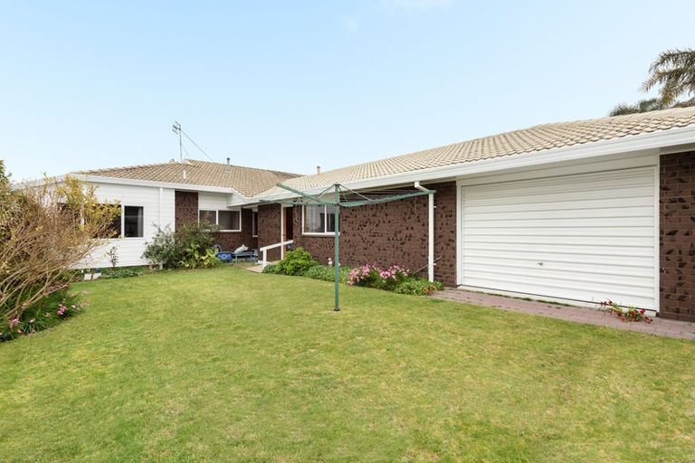 Photo of property in 16 Randell Place, Te Puke, 3119