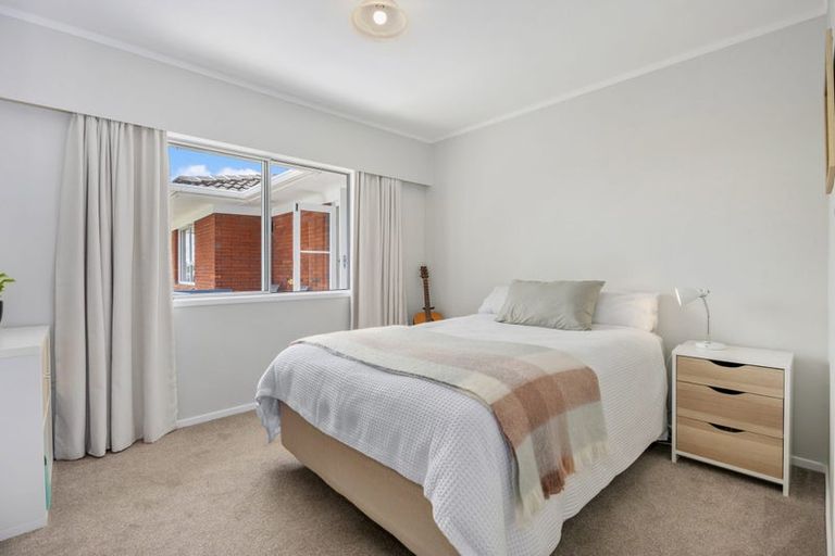 Photo of property in 1/4 Acacia Road, Torbay, Auckland, 0632
