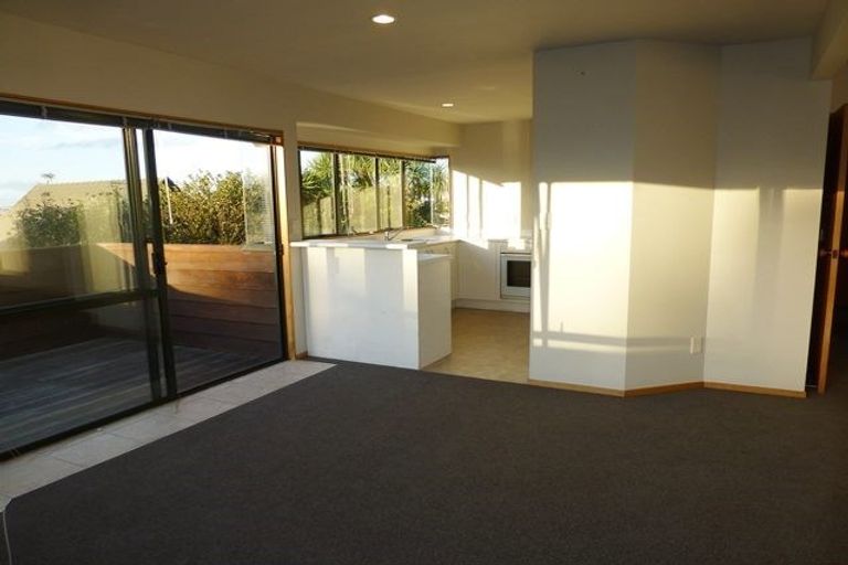 Photo of property in 3/194 Whangaparaoa Road, Red Beach, 0932