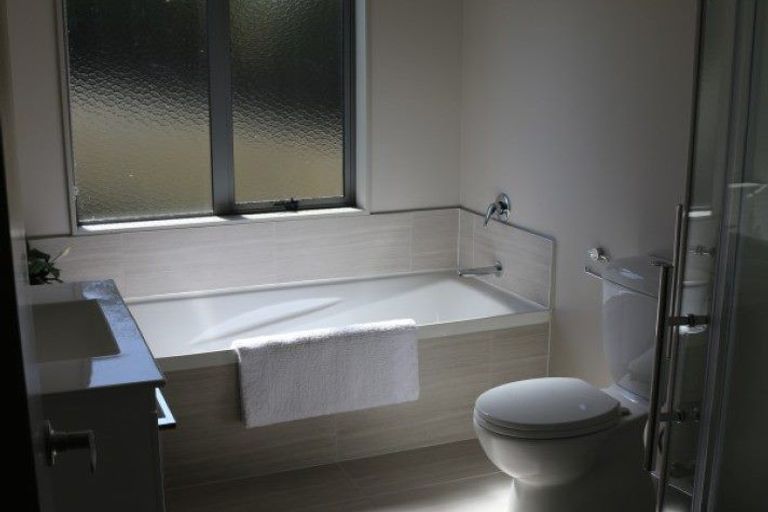 Photo of property in 3 Brindle Way, Newlands, Wellington, 6037