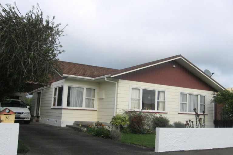 Photo of property in 16 Chelwood Street, Takaro, Palmerston North, 4412