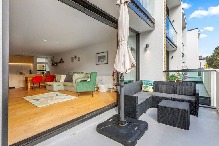 Photo of property in 5 Jean Caldwell Way, Island Bay, Wellington, 6023