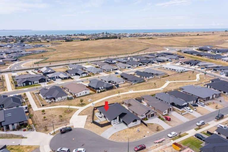 Photo of property in 18 Naeo Close, Papamoa Beach, Papamoa, 3118