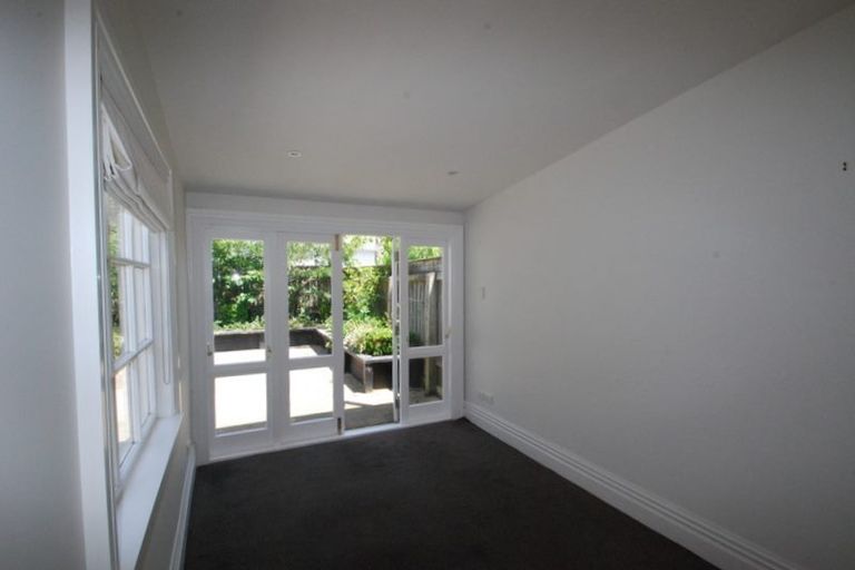 Photo of property in 130 Elizabeth Street, Mount Victoria, Wellington, 6011