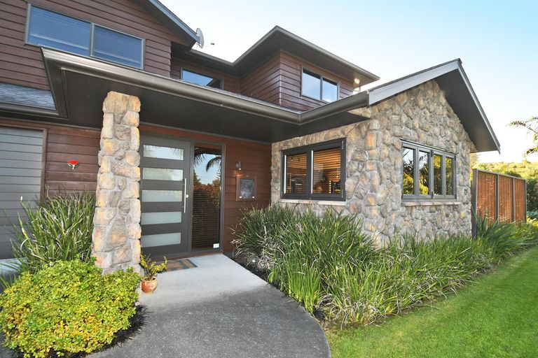 Photo of property in 2 Wonderview Road, Leigh, 0985