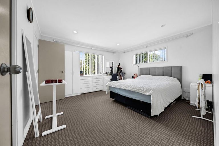 Photo of property in 2 Talmar Place, Massey, Auckland, 0614