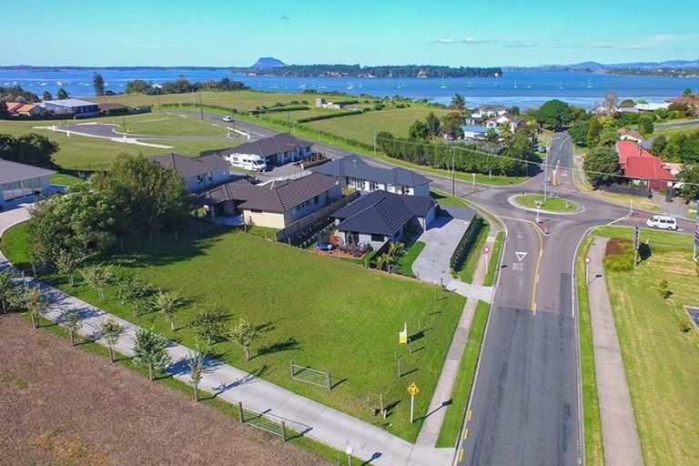 Photo of property in 8 Tralee Street, Omokoroa, 3114