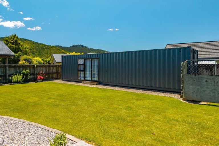 Photo of property in 2 Mayer Crescent, Wakefield, 7025