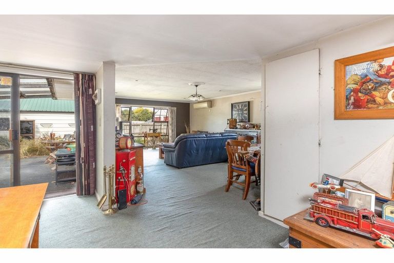 Photo of property in 60 Main North Road, Woodend, 7610