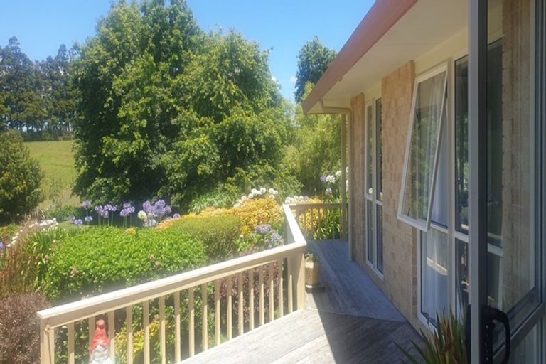 Photo of property in 21 Awaroa Stream Drive, Waiuku, 2123