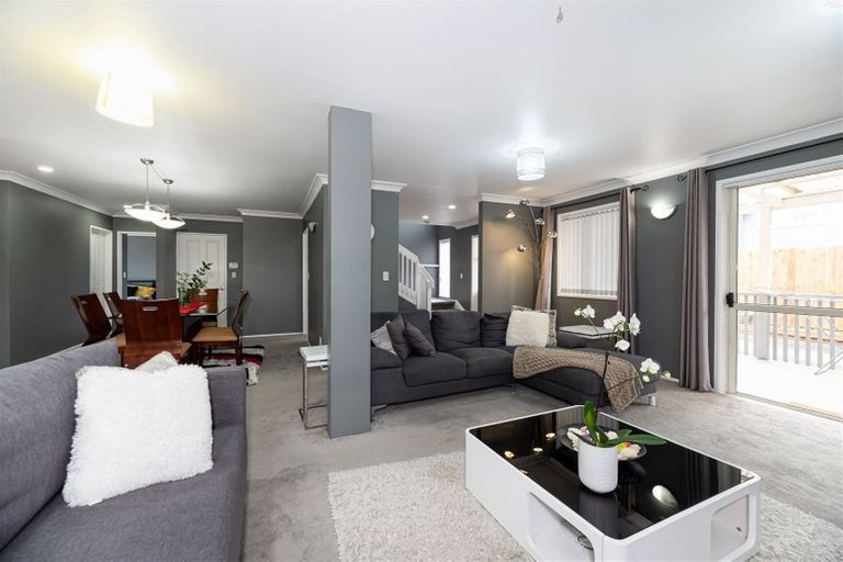 Photo of property in 1/137 Te Atatu Road, Te Atatu South, Auckland, 0610