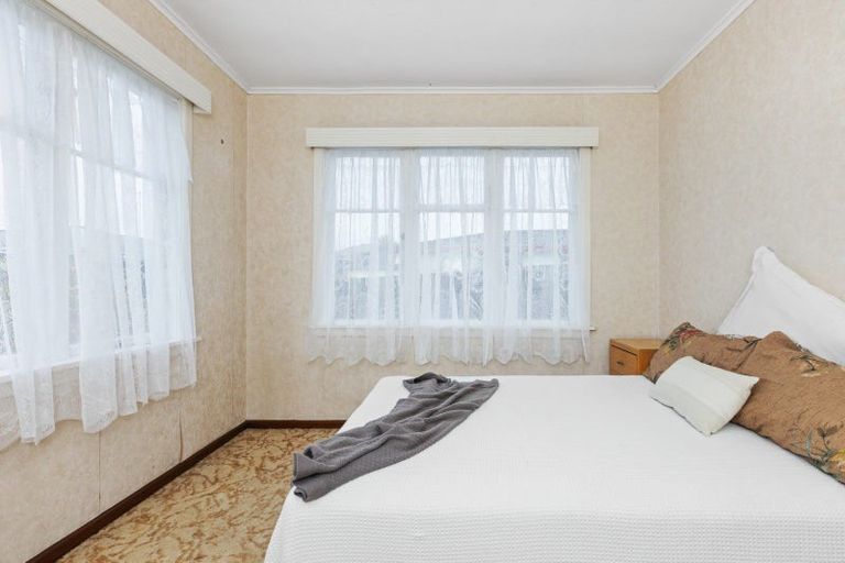 Photo of property in 2/13 Puketapu Road, Taradale, Napier, 4112